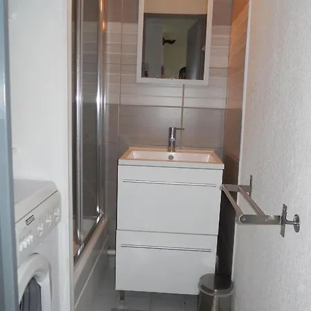 1 Bedroom For 4 Apartment