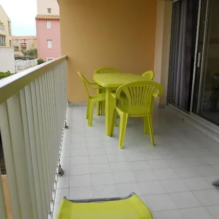 1 Bedroom For 4 Apartment