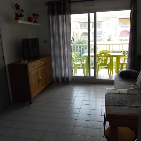 Apartment 1 Bedroom For 4 *