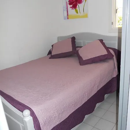 Apartment 1 Bedroom For 4 *